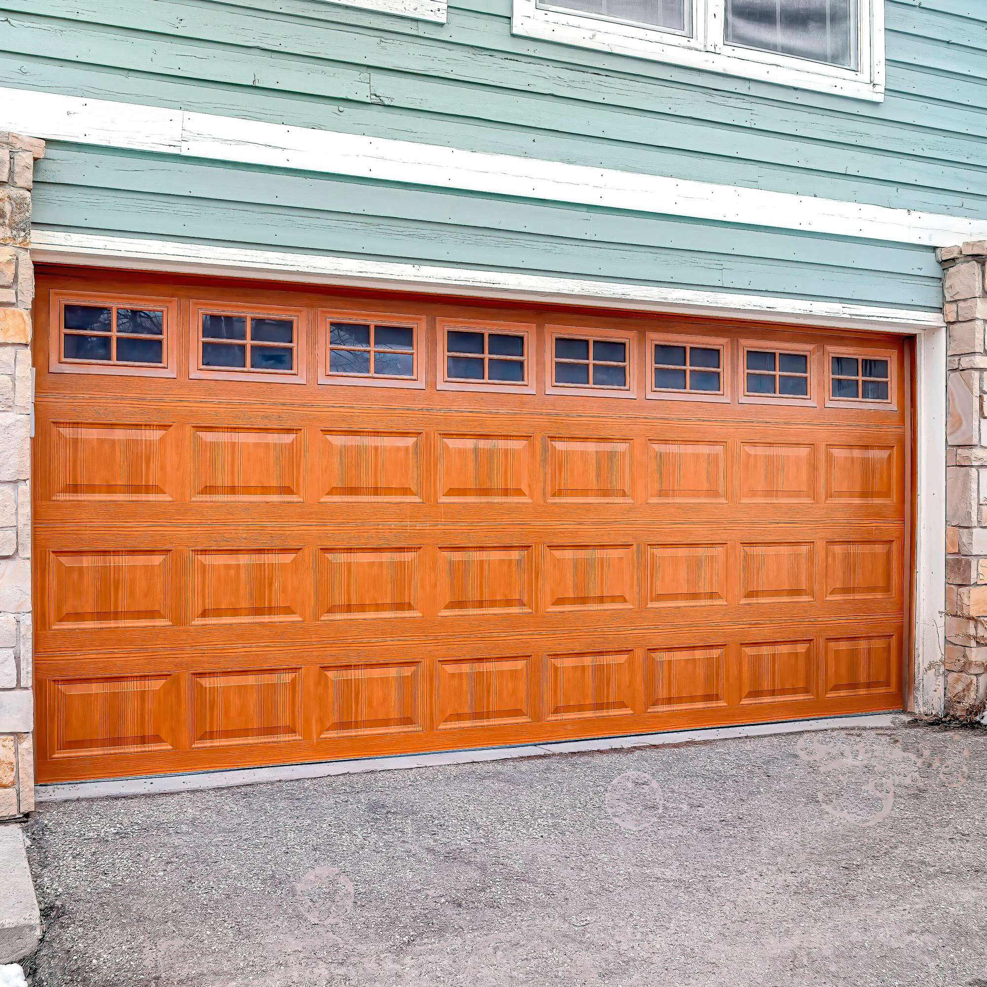 Nova garažna vrata so estetsko zelo pripomogla naši garaži